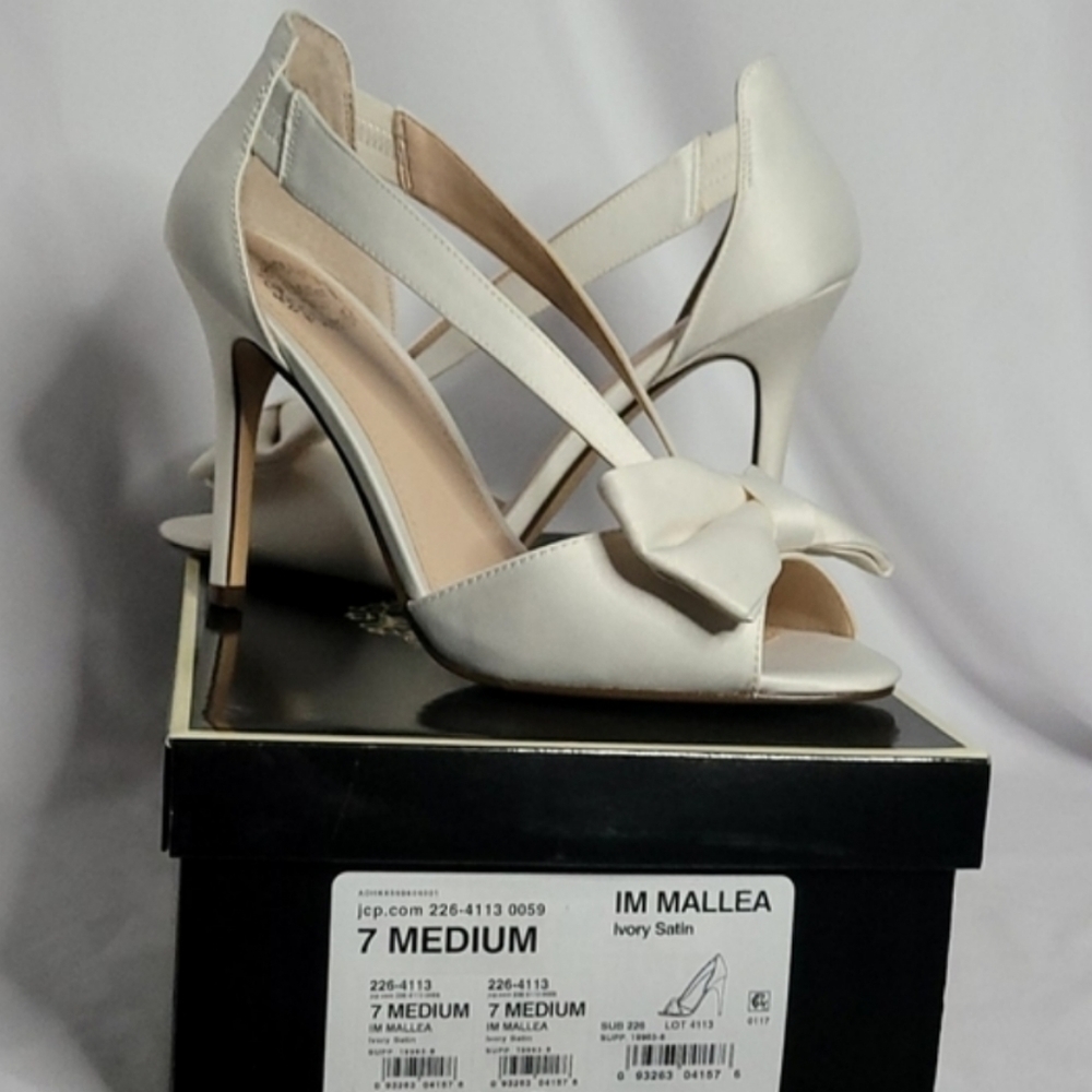 I. Miller Women's IM Mallea Ivory Satin Size 7 Evening Shoes
